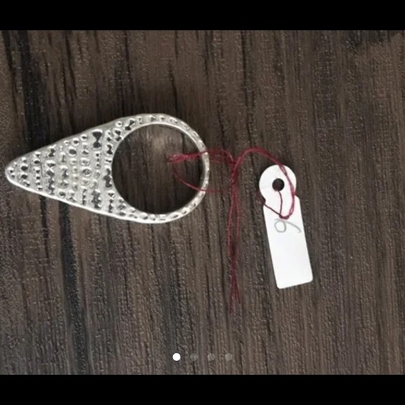 Spike style ring with Textured Surface - Picture 2 of 7